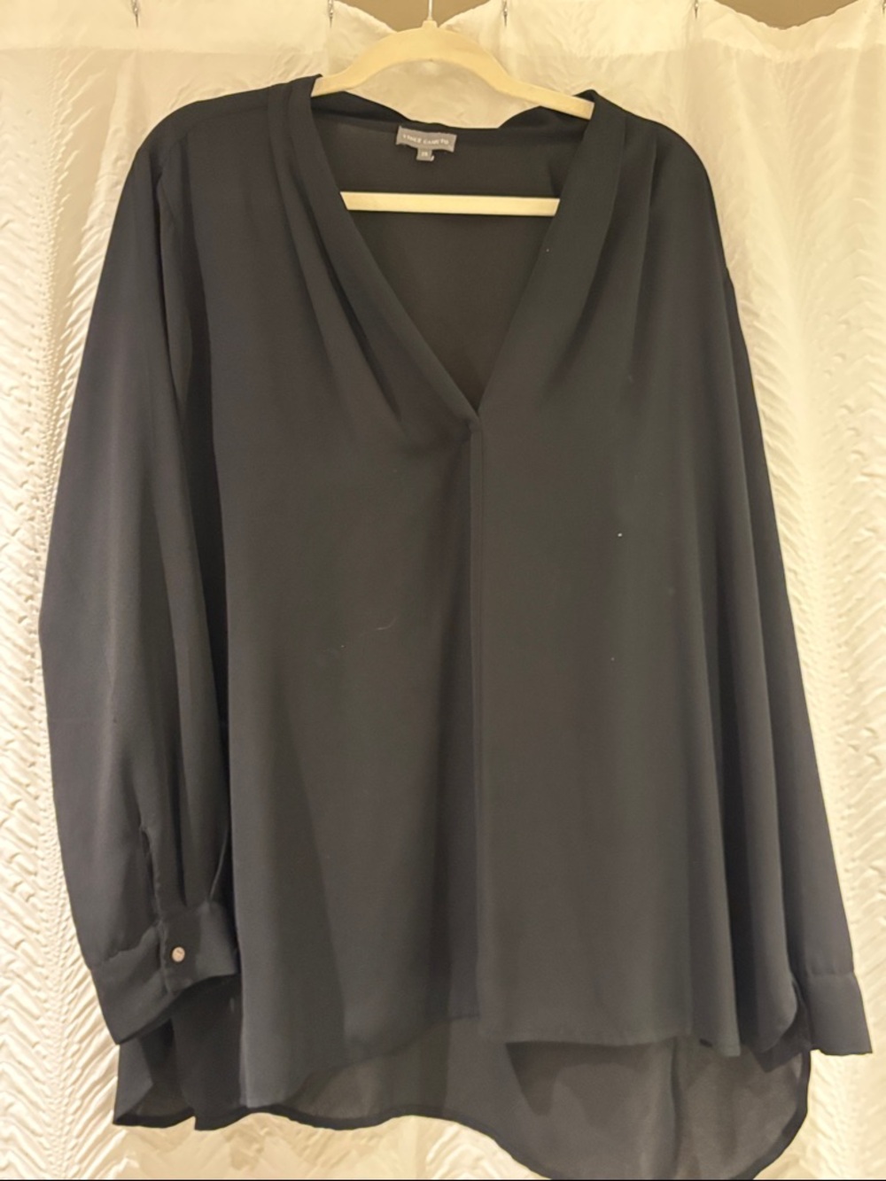 Vince Camuto Black V-Neck Long Sleeve Blouse